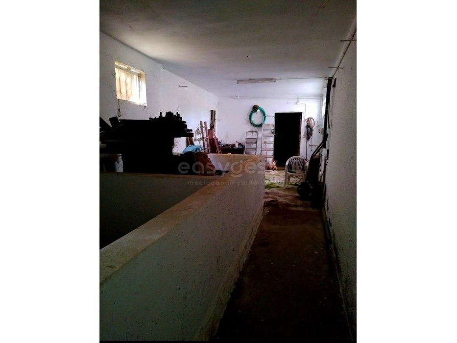 Moradia duplex espaçosa com 5 quartos e varanda - Lagoaça