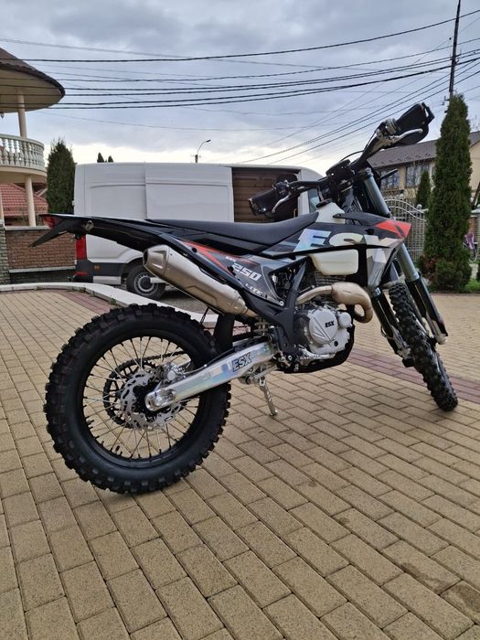 кросовий мотоцикл ESX 250