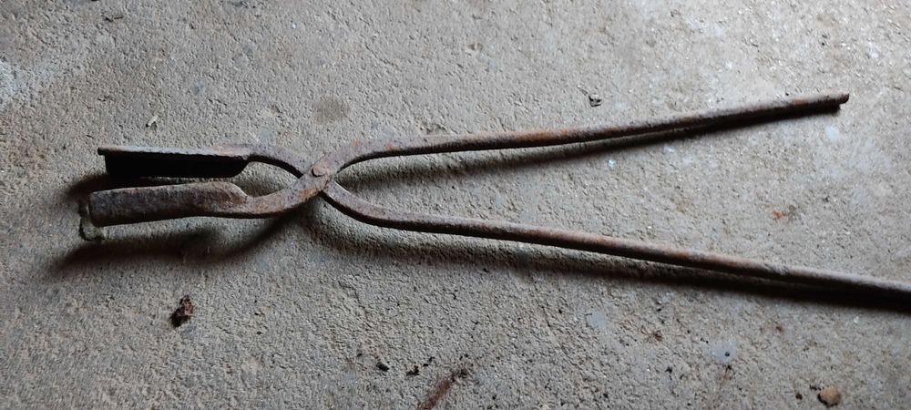 Peças e ferramentas antigas