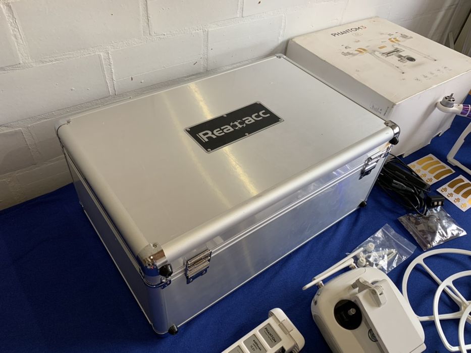 Drone DJI Phantom 3 4K + 3 Baterias com Mala e Extras64284803087361124