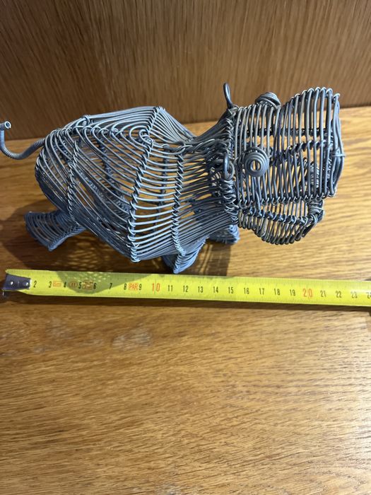 Escultura hipopotamo em arame