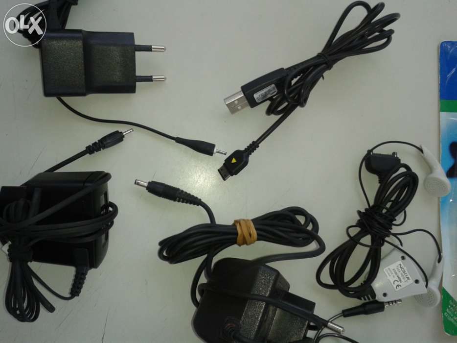 Bolsas, carregadores de telemóveis.