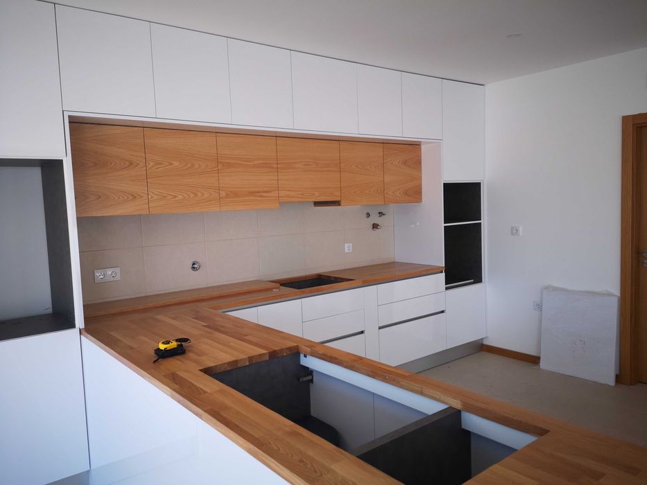 Moradia como nova T3, jardim, terraço, garagem situada em Santo Varão