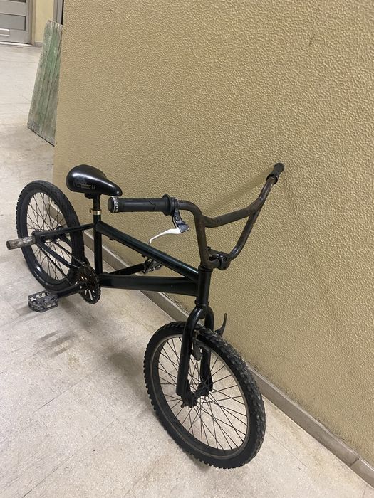 BMX bicicleta precisa de reparos
