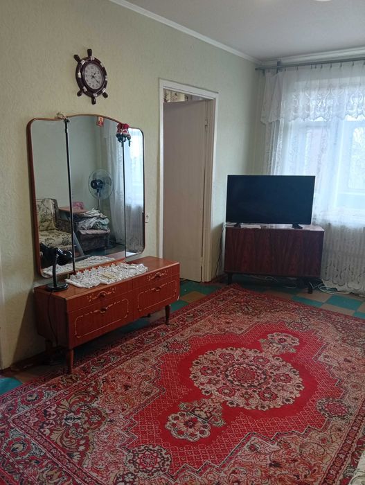 Судам в аренду 3 кімнатну квартиру . 4 поверх. Район жд