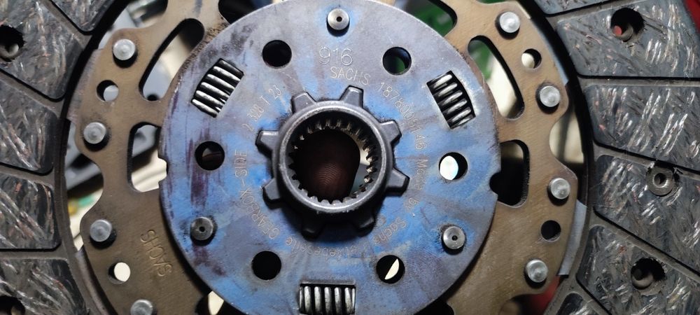 Диск с корзиной сцепления на Шаран 2.0 дизель 2007 г.