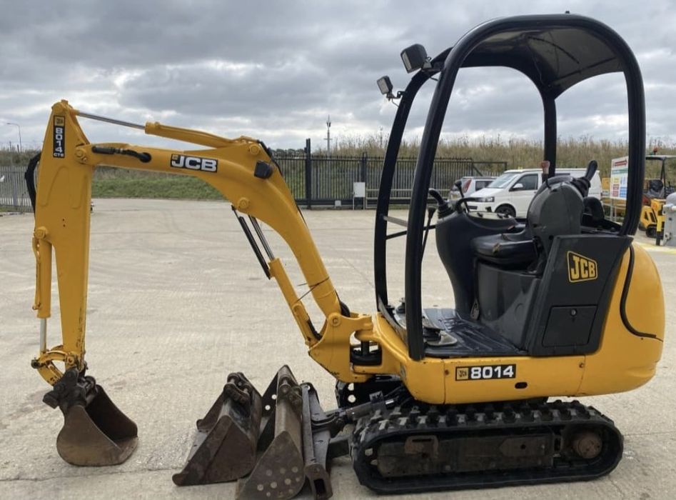 Jcb 8014 em bom estado