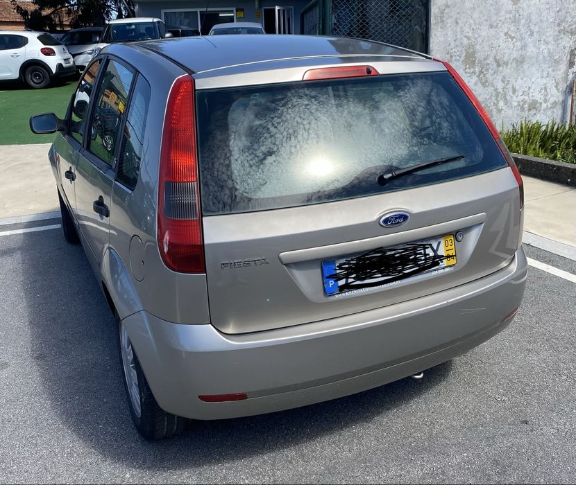 Ford fiesta 1.2 ano 2003.