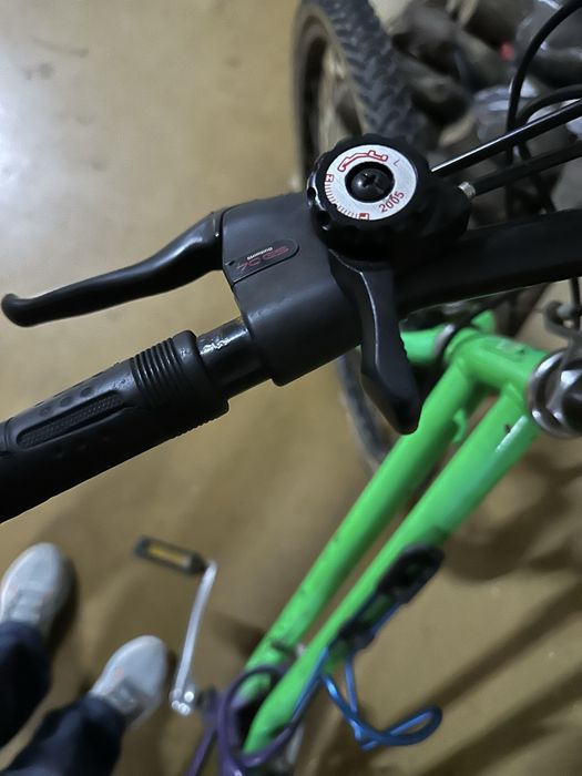 Bicicleta Shimano com 7 mudanças