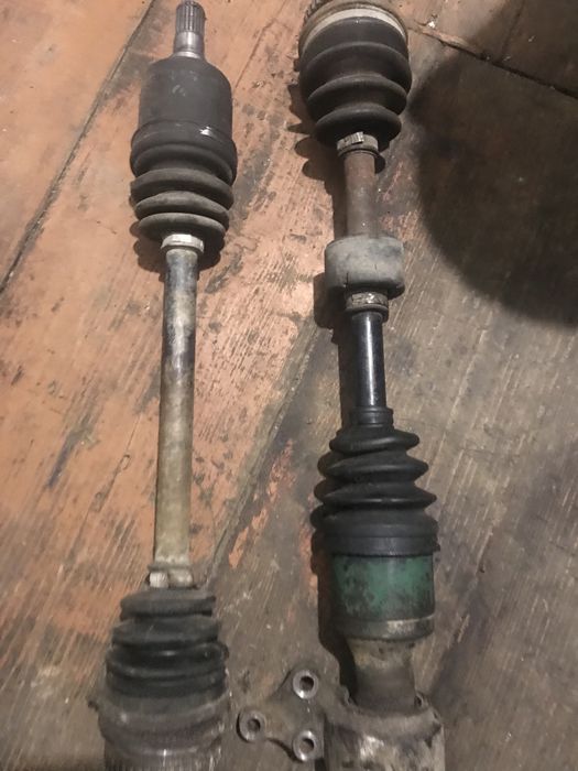 Продам полуосі Suzuki Baleno 98р 1,6 бен