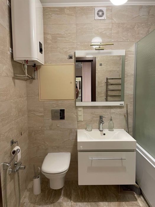 Оренда квартири біля метро Лівобережна