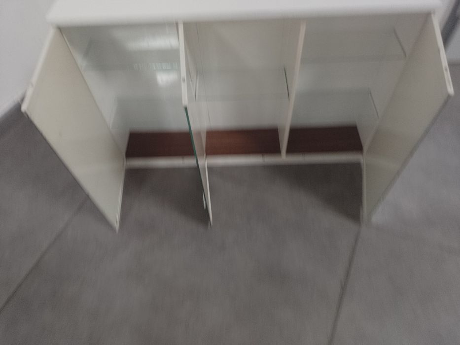 Sprzedam szafkę łazienkową.