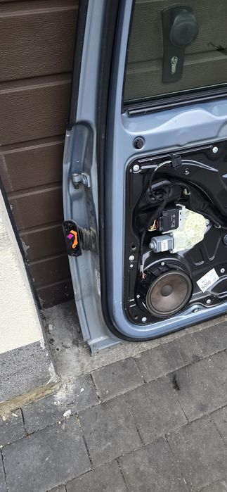 Drzwi prawy tył VW Passat B6 kombi LC7Z