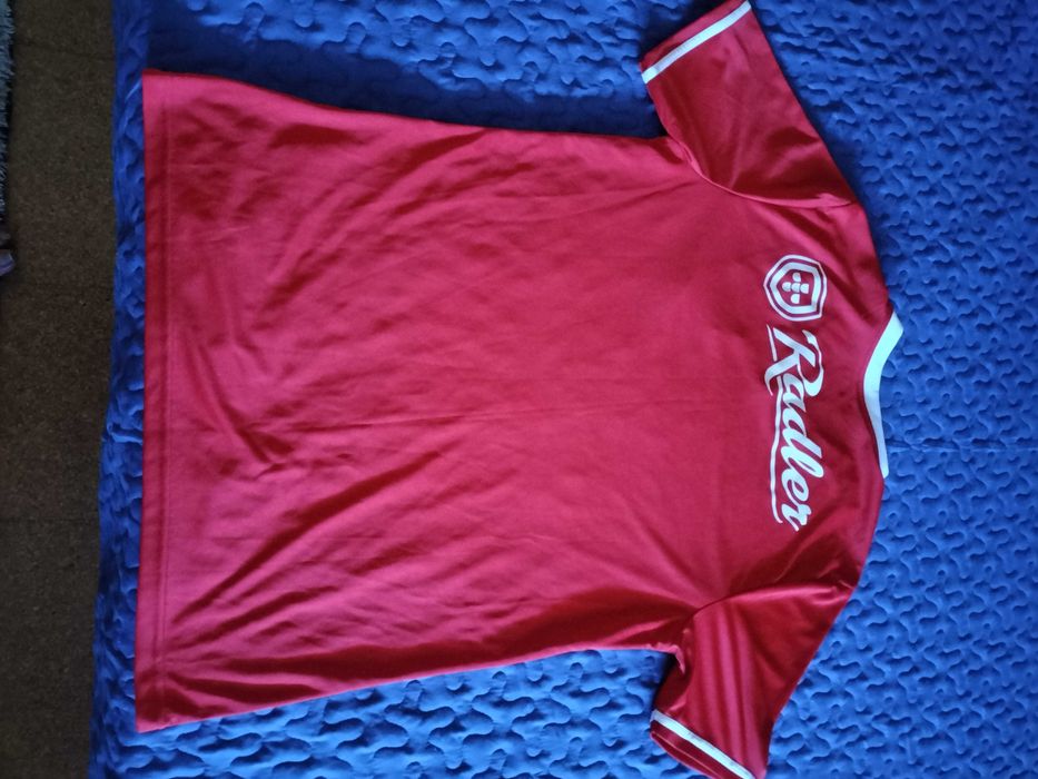 Vendo camisola oficial do Benfica em ótimo estado.