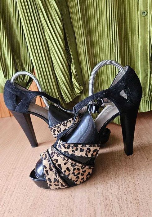 Стильные босоножки Autograph Exclusive на высоком каблуке с платформой