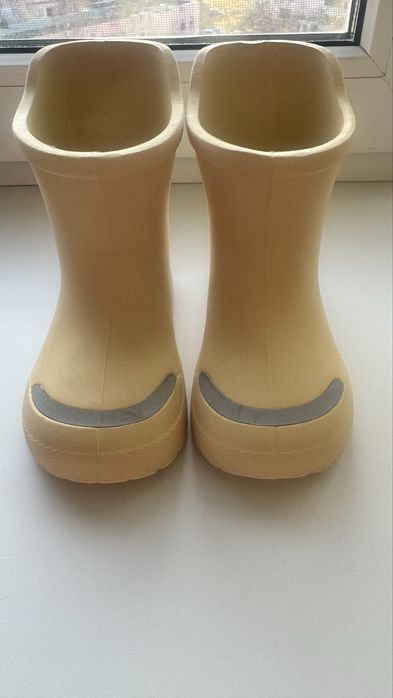 Чоботи з піни, дуже легкі