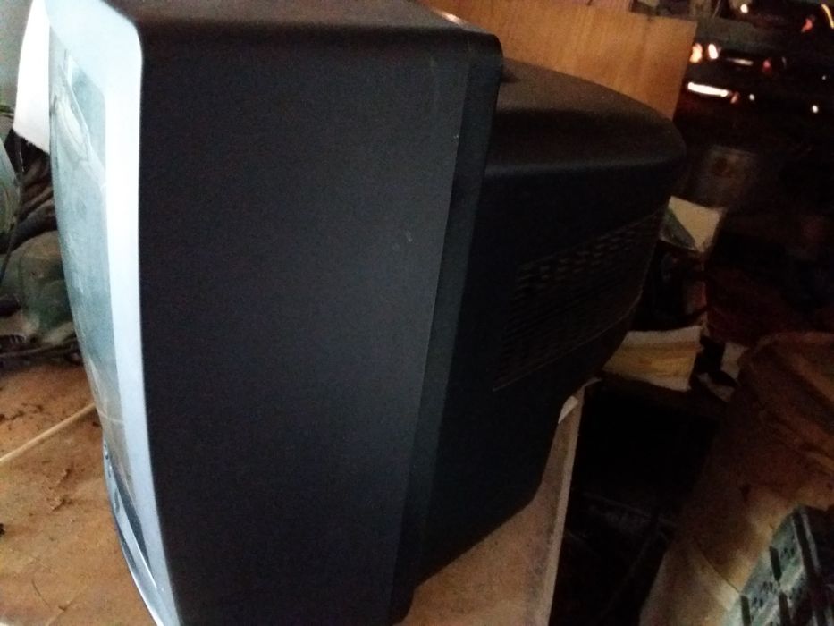 Tv samsung 45cm x 49cm desocupar