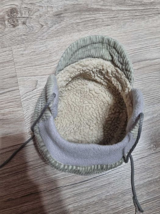 Czapka  zimowa  chłopiec  daszek  zawiązywana 50 cm
