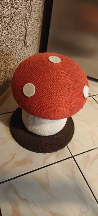 Drapak muchomor  dla kota