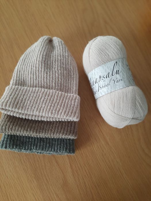 Rekodzielo,czapki ręcznie dziargane