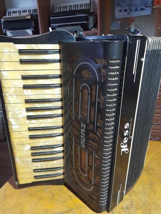 AKORDEON HESS 80 basów IV chóry /musette/