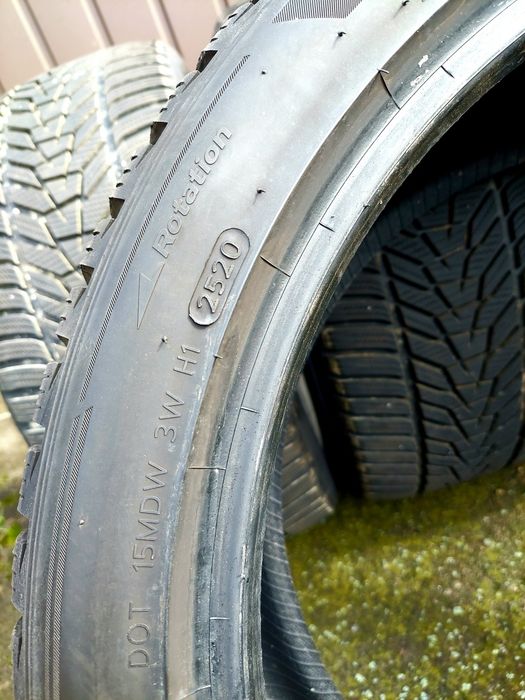 Шини зимові Hankook Winter I*Cept Evo3 W330 255/40 R20 101W XL комплек