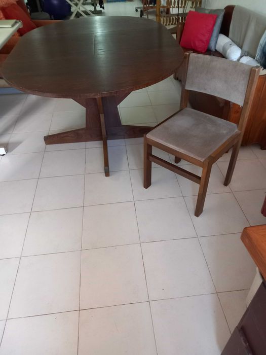 Mesa de jantar extensível em cerejeira e 6 cadeiras
