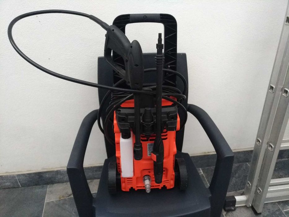 Máquina de limpeza de alta pressão BLACK & DECKER 1400W