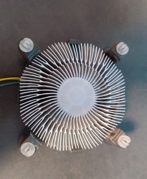 Intel i3 10100f + chłodzenie box