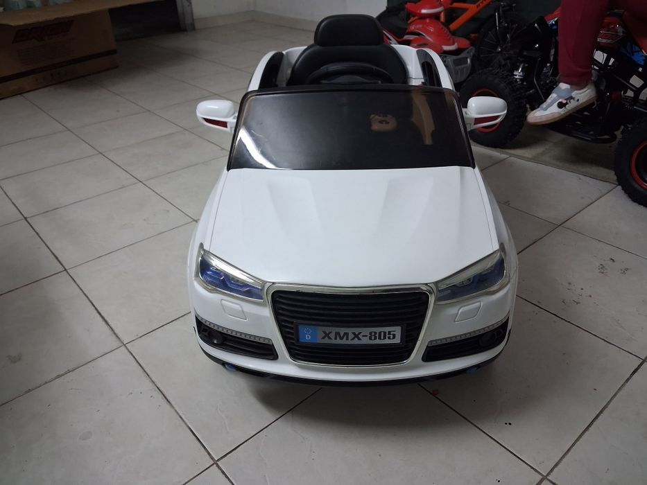 Carro para crianca a bateria com telecomando paternal