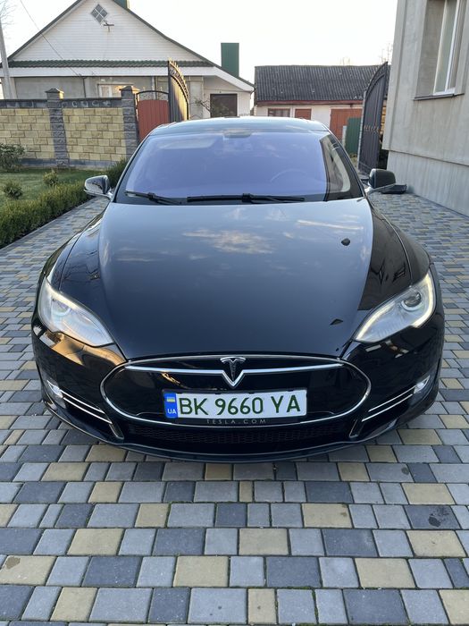 Продам Tesla S 85P 2014