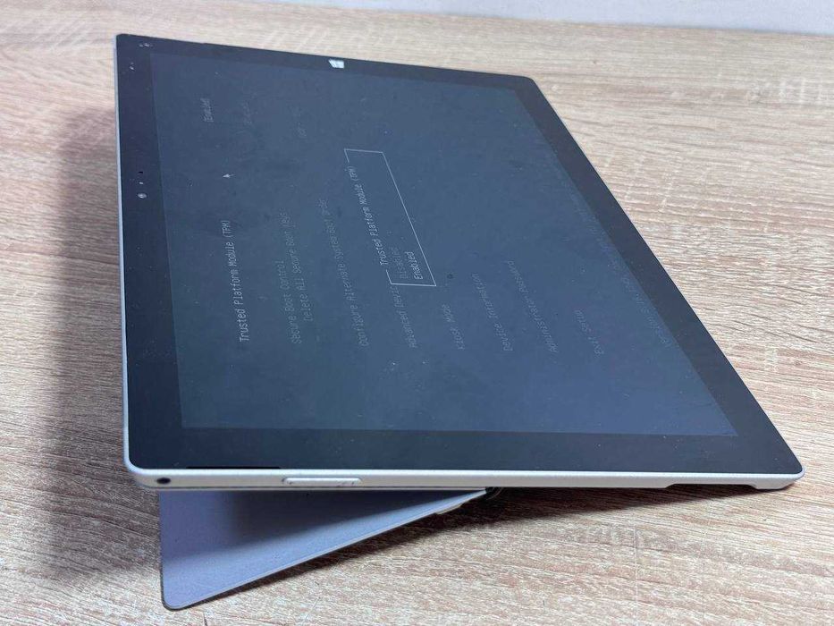 лот 1шт Планшетів Surface Pro 3 8/256 + зарядний - на запчастини