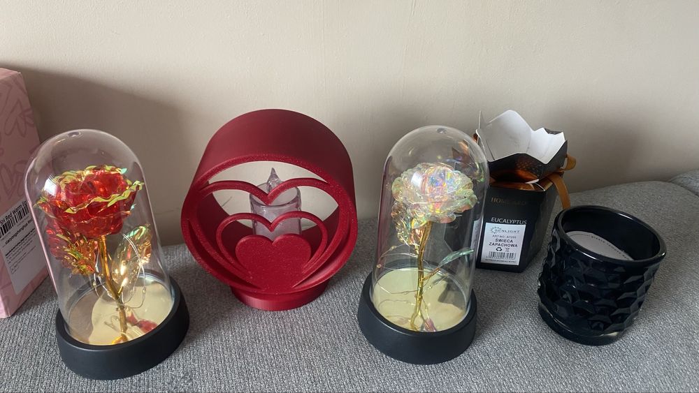 Róża w szkle świecąca