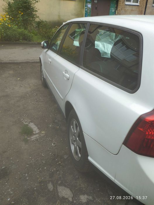 Автомобіль  volvo v50