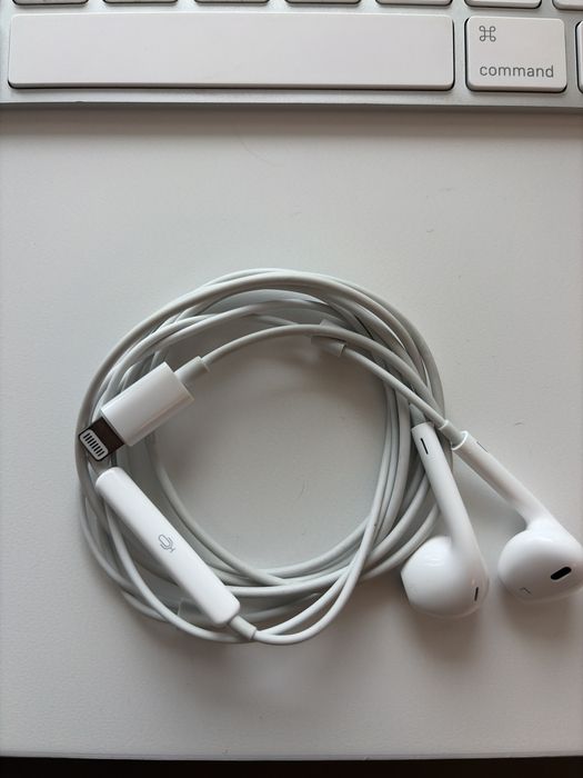 iPhone 13, 128GB Midnight com Apple EarPods