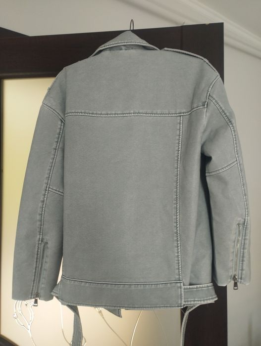 Жіноча стильна куртка