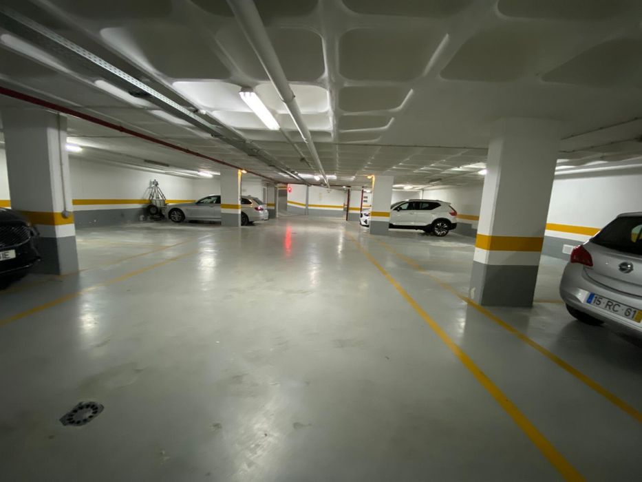 Parqueamento nas Avenidas Novas