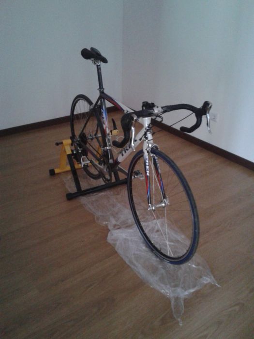 Trek 1.2 (Tam. M / 54) - Equipada com Shimano DURA-ACE