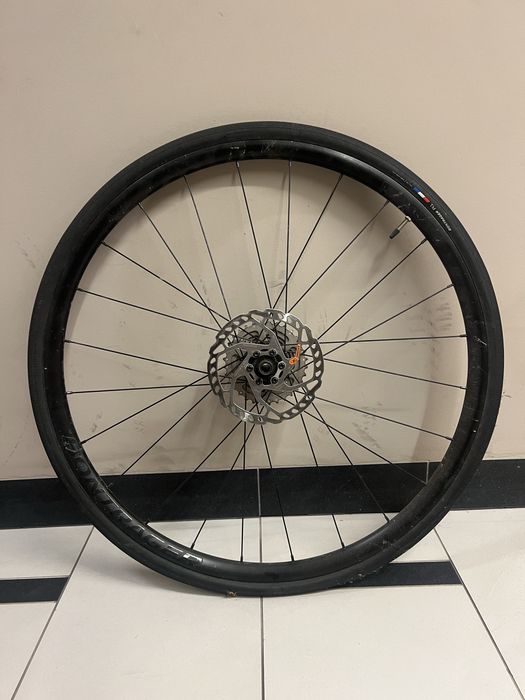 Koła Bontrager Disc 700c z Treka Domane AL 4 – opony, kaseta, tarcze