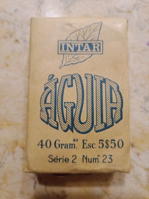 Caixa tabaqueira antiga com acessórios