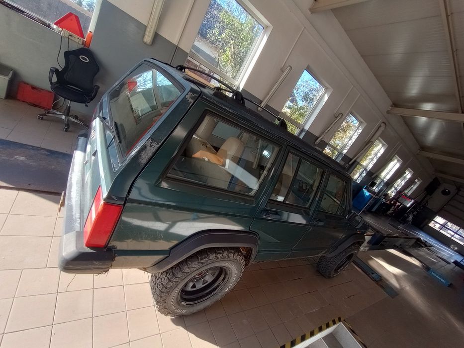 Jeep Cherokee XJ 2.5 B