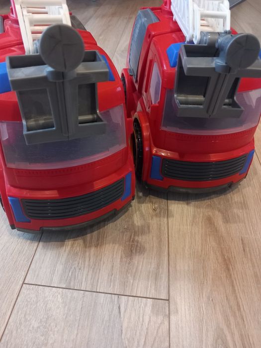 Bliźniaki wóz strażacki