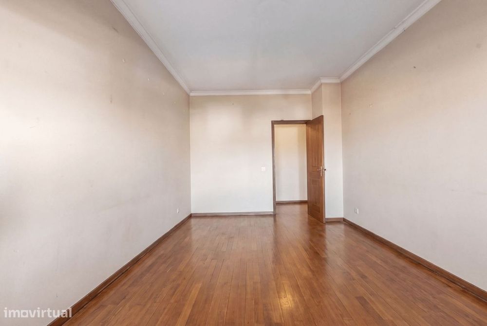 Apartamento T5 com estacionamento, Quinta das Palmeiras, Oeiras
