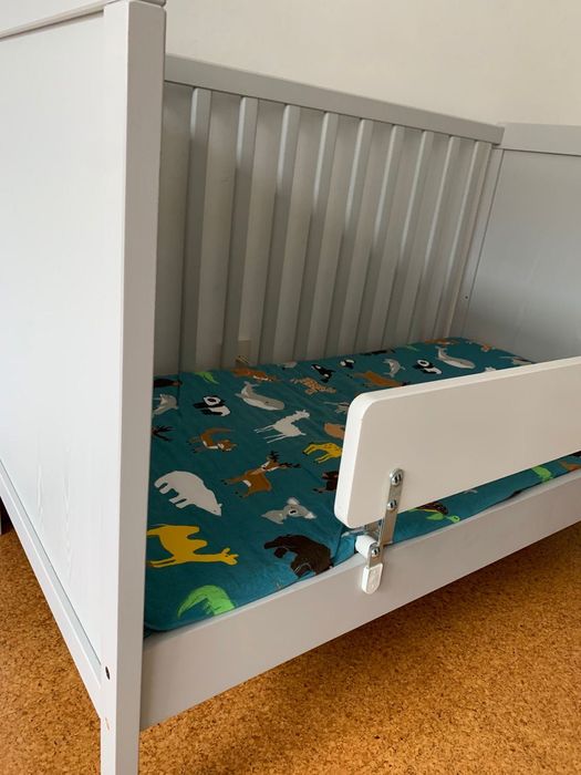 Berço completo com grade e colchão