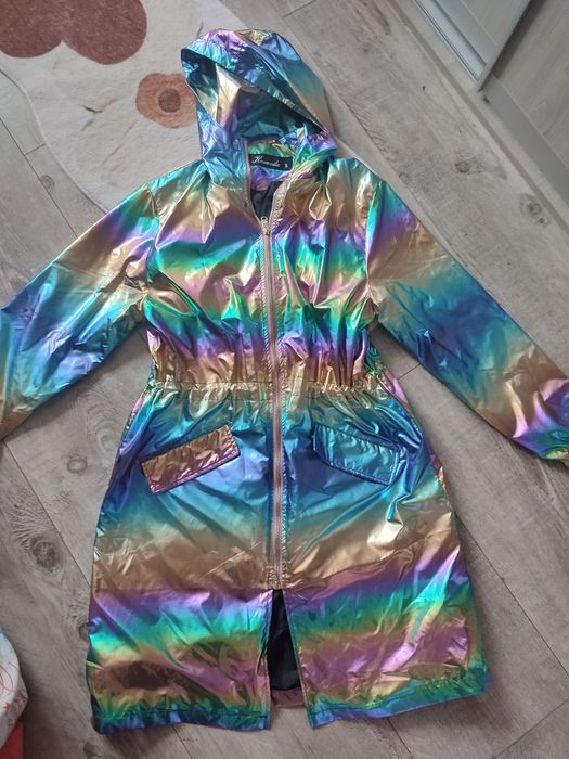 Kurtka kolorowa , wiatrówka z kapturem rozm M