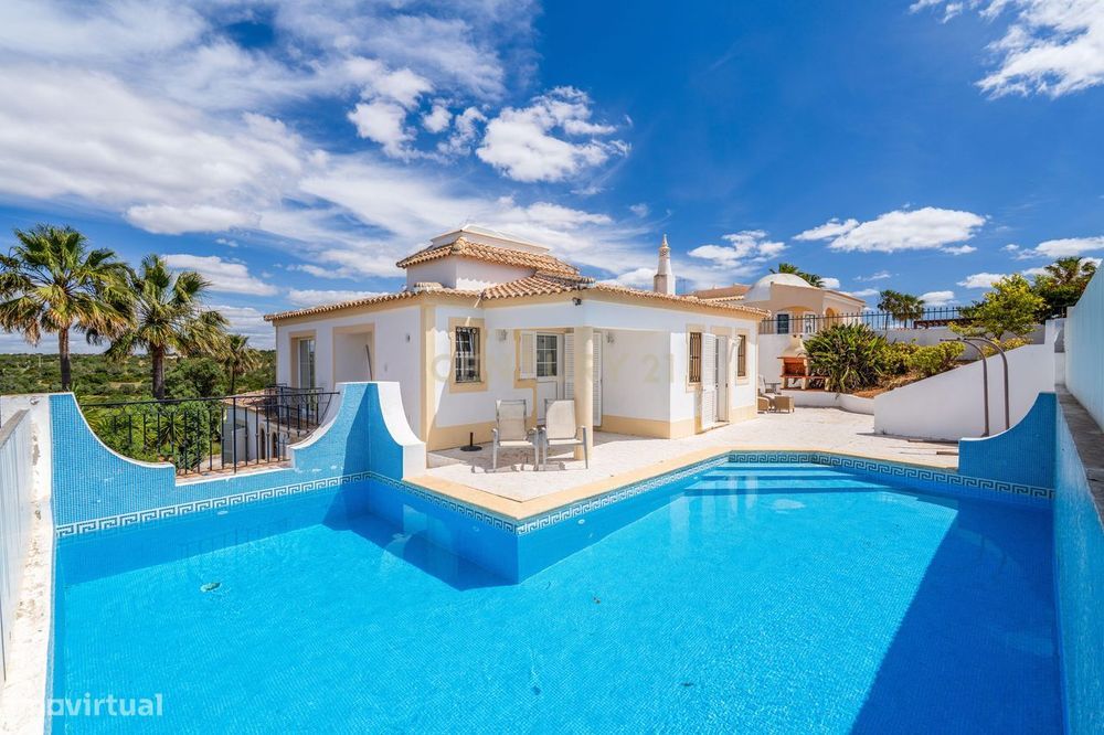 Moradia Isolada com 3 Quartos, Piscina e Garagem em Albufeira