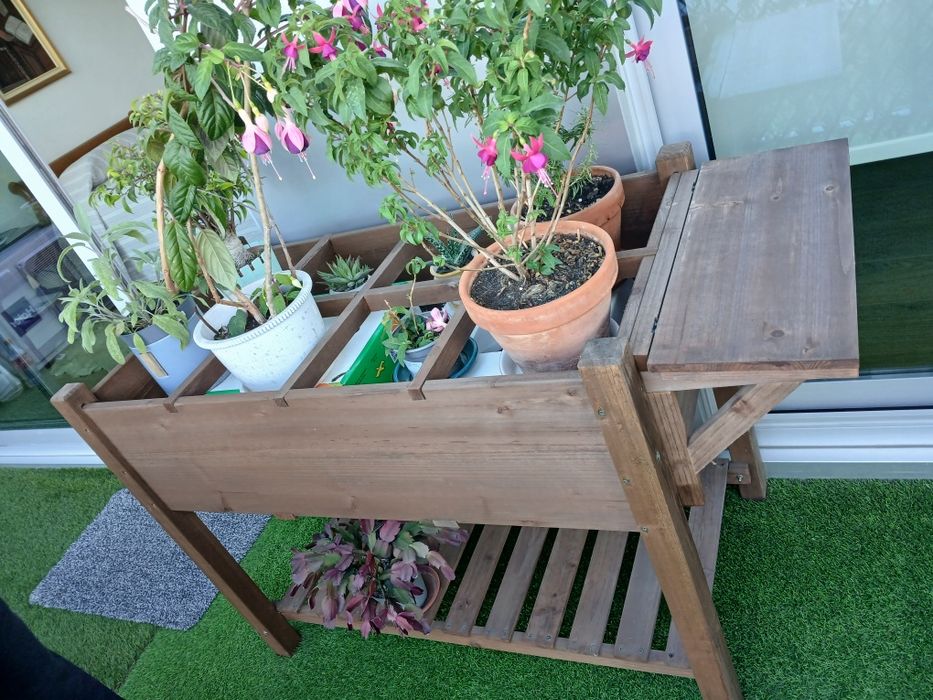 Mesa de cultivo em madeira