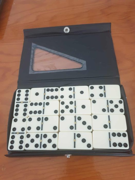 Jogo dominó antigo