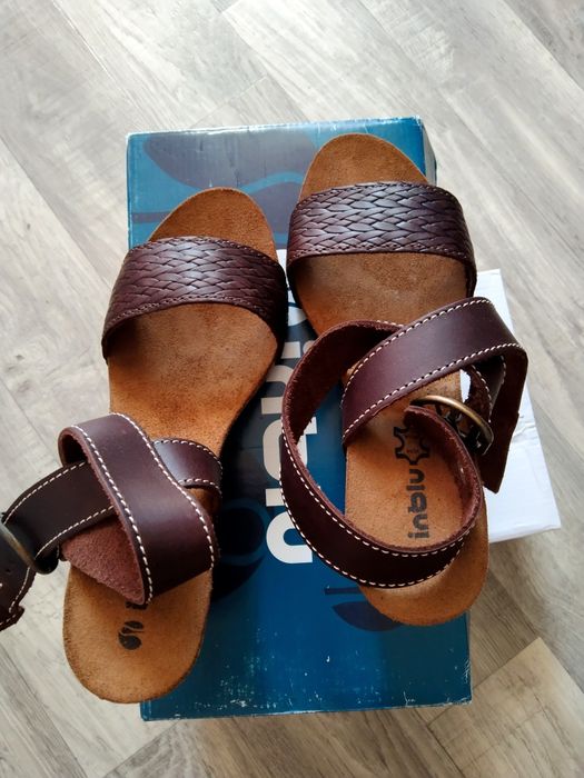 Nowe sandałki na koturnie Inblu, roz. 37