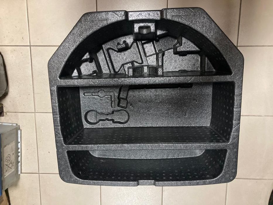 Вкладиш, пена для тайота авенсис Т27 універсал